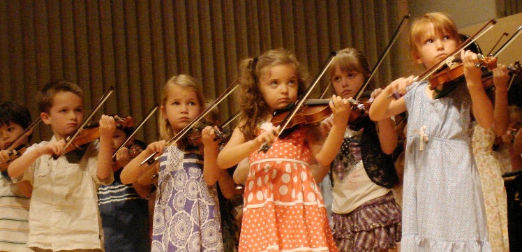 ninos tocando el violin-Stilfehler